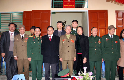 Hội CCB Tập đoàn: Bàn giao nhà “Nghĩa tình đồng đội” tại Yên Bái Hội CCB Tập đoàn: Bàn giao nhà “Nghĩa tình đồng đội” tại Yên Bái