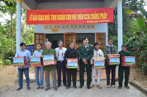 BSR bàn giao nhà tình nghĩa cho Cựu chiến binh nghèo thời kỳ chống Pháp. BSR bàn giao nhà tình nghĩa cho Cựu chiến binh nghèo thời kỳ chống Pháp.