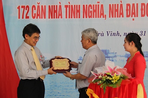Vietsovpetro hỗ trợ an sinh xã hội tại tỉnh Trà Vinh Vietsovpetro hỗ trợ an sinh xã hội tại tỉnh Trà Vinh