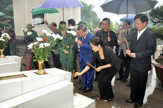 BSR trao quà cho gia đình chính sách tỉnh Hà Tĩnh BSR trao quà cho gia đình chính sách tỉnh Hà Tĩnh