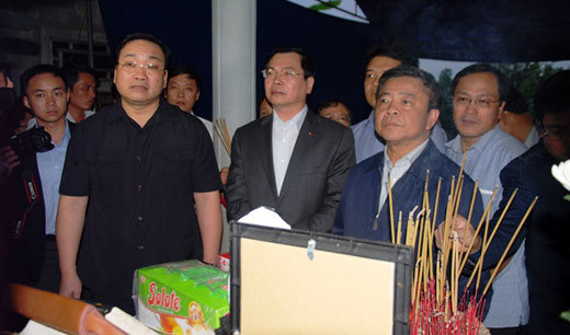 Quảng Bình: Phó Thủ tướng Hoàng Trung Hải đến thăm hỏi gia đình nạn nhân tử vong