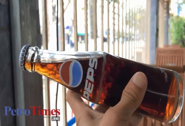 [VIDEO] Cận cảnh chai Pepsi có dây thun được rao bán 100 triệu đồng
