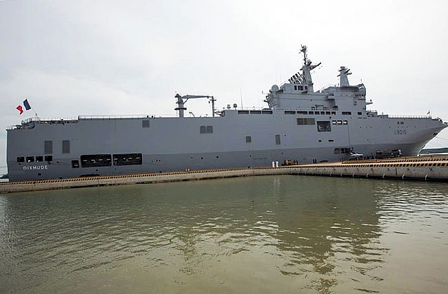 Bên trong tàu sân bay trực thăng Pháp neo đậu tại Bà Rịa - Vũng Tàu ben trong tau san bay truc thang phap neo dau tai ba ria vung tau