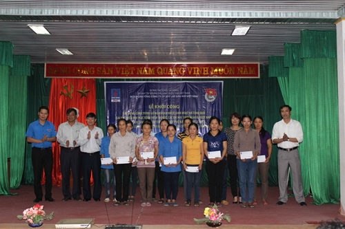 Khởi công công trình giếng khoan nước sinh hoạt và tặng quà hỗ trợ CBCNV Công ty Xi măng Dầu khí Nghệ An Khởi công công trình giếng khoan nước sinh hoạt và tặng quà hỗ trợ CBCNV Công ty Xi măng Dầu khí Nghệ An