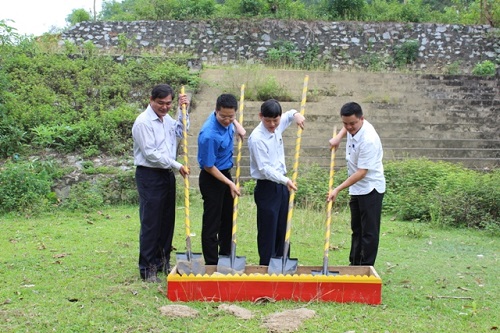 Khởi công công trình giếng khoan nước sinh hoạt và tặng quà hỗ trợ CBCNV Công ty Xi măng Dầu khí Nghệ An Khởi công công trình giếng khoan nước sinh hoạt và tặng quà hỗ trợ CBCNV Công ty Xi măng Dầu khí Nghệ An