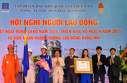 Công ty Lọc hóa dầu Bình Sơn: Đón nhận Huân chương Lao động hạng Nhì Công ty Lọc hóa dầu Bình Sơn: Đón nhận Huân chương Lao động hạng Nhì