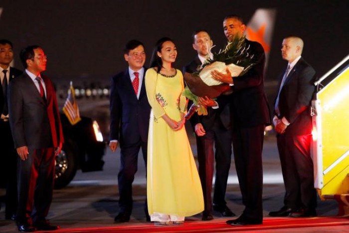 nhung hinh anh dau tien cua tong thong obama tai ha noi