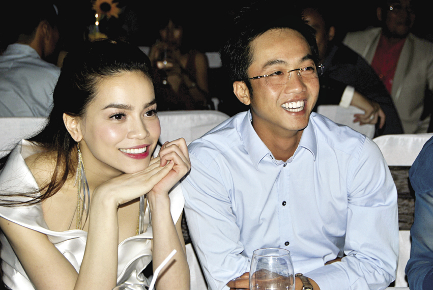 Quốc Cường lãng mạn chơi piano tặng Hà Hồ Quốc Cường lãng mạn chơi piano tặng Hà Hồ