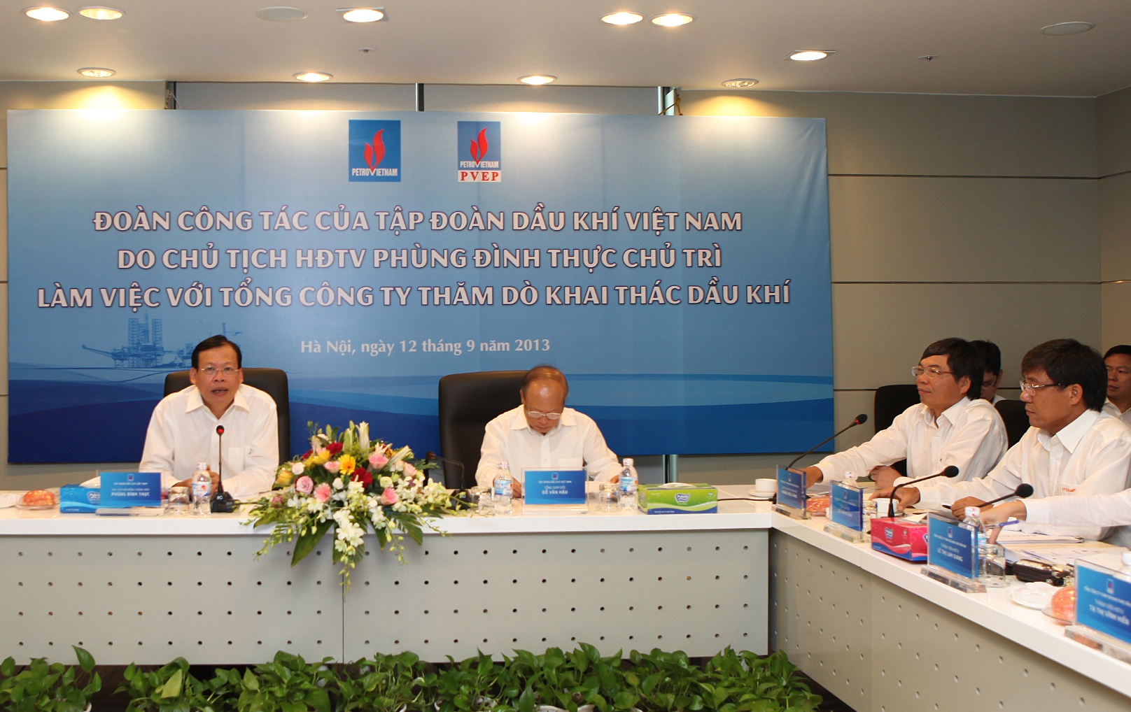 Kéo thả ảnh vào nội dung biên tập