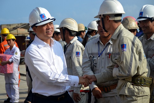 Chủ tịch HĐTVT-PVN Nguyễn Xuân Sơn thăm và chúc Tết Công ty Công nghiệp tầu thủy Dung Quất