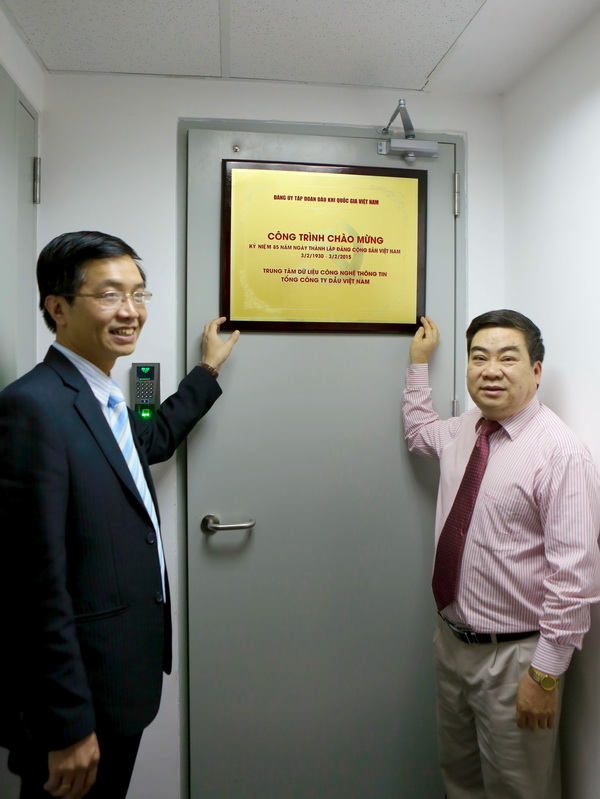 PV OIL tổ chức Lễ gắn biển công trình chào mừng 85 năm ngày thành lập Đảng Cộng sản Việt Nam PV OIL tổ chức Lễ gắn biển công trình chào mừng 85 năm ngày thành lập Đảng Cộng sản Việt Nam