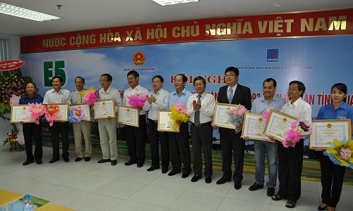Tổng kết lộ trình phân phối xăng E5 RON 92 trên địa bàn tỉnh Quảng Ngãi Tổng kết lộ trình phân phối xăng E5 RON 92 trên địa bàn tỉnh Quảng Ngãi
