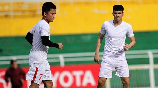 cong vinh xo giay ra san tap tiep lua cho cau thu