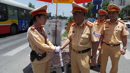 Ấn tượng trình diễn điều lệnh của Cảnh sát giao thông Hà Nội an tuong trinh dien dieu lenh cua canh sat giao thong ha noi