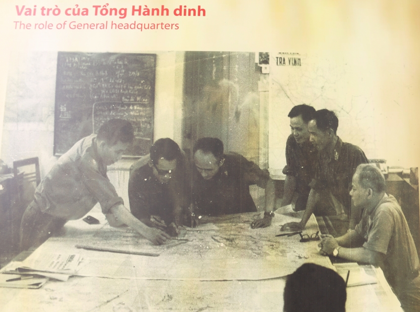 Trưng bày tư liệu quý “Ngày thống nhất đất nước” tại Hoàng thành Thăng Long trung bay tu lieu quy ngay thong nhat dat nuoc tai hoang thanh thang long