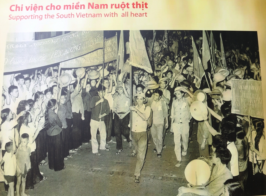 Trưng bày tư liệu quý “Ngày thống nhất đất nước” tại Hoàng thành Thăng Long trung bay tu lieu quy ngay thong nhat dat nuoc tai hoang thanh thang long