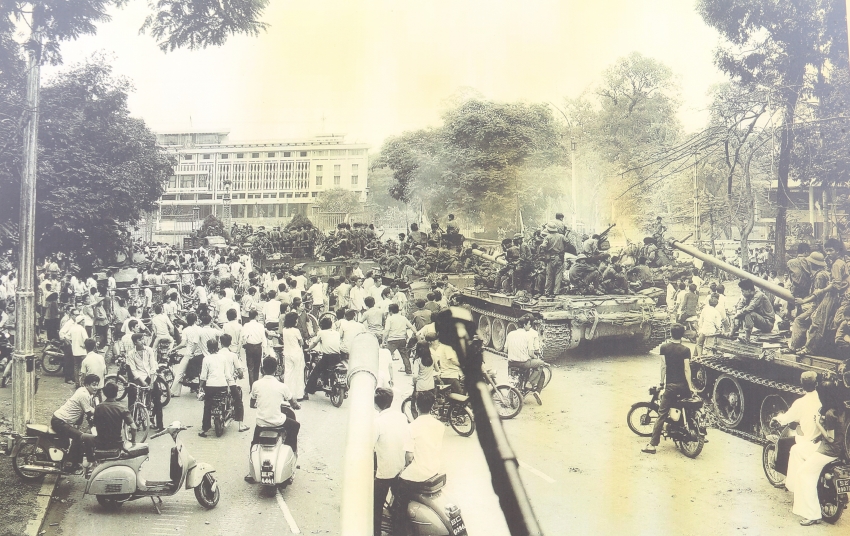 Trưng bày tư liệu quý “Ngày thống nhất đất nước” tại Hoàng thành Thăng Long trung bay tu lieu quy ngay thong nhat dat nuoc tai hoang thanh thang long