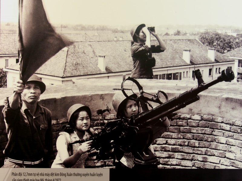 Triển lãm “Bản hùng ca Điện Biên Phủ trên không” trien lam ban hung ca dien bien phu tren khong