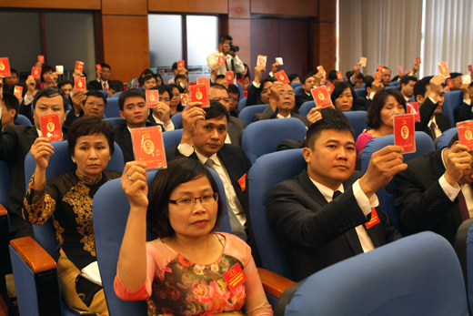 Phấn đấu trở thành nhà sản xuất - kinh doanh điện năng hàng đầu Phấn đấu trở thành nhà sản xuất - kinh doanh điện năng hàng đầu
