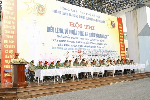Ấn tượng trình diễn điều lệnh của Cảnh sát giao thông Hà Nội an tuong trinh dien dieu lenh cua canh sat giao thong ha noi