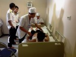 Tàu Bệnh viện đã khám cho hơn 100 lượt cán bộ, chiến sĩ nhà giàn