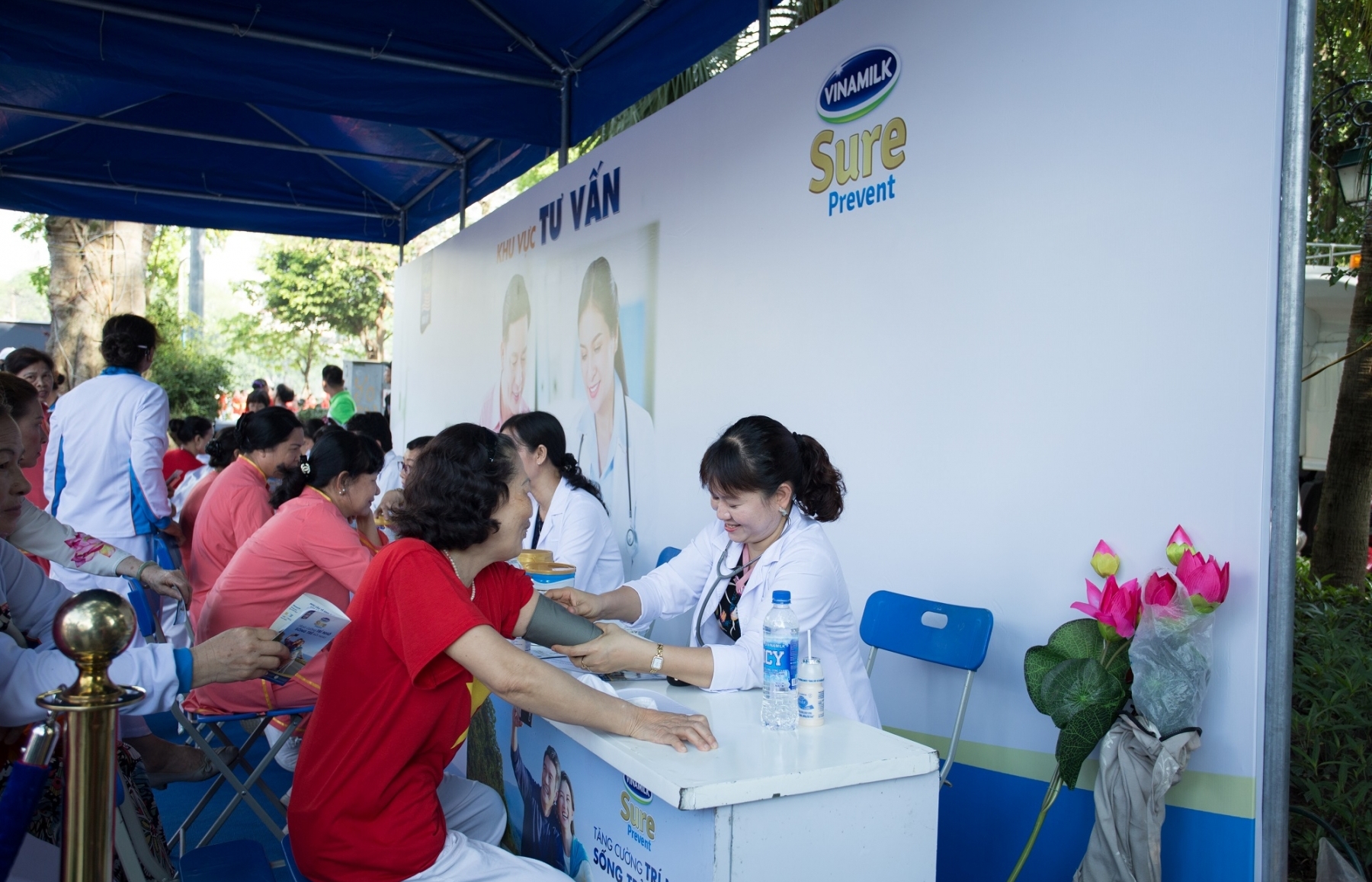 vinamilk sure prevent tiep tuc dong hanh cung phong trao ren luyen suc khoe nguoi cao tuoi