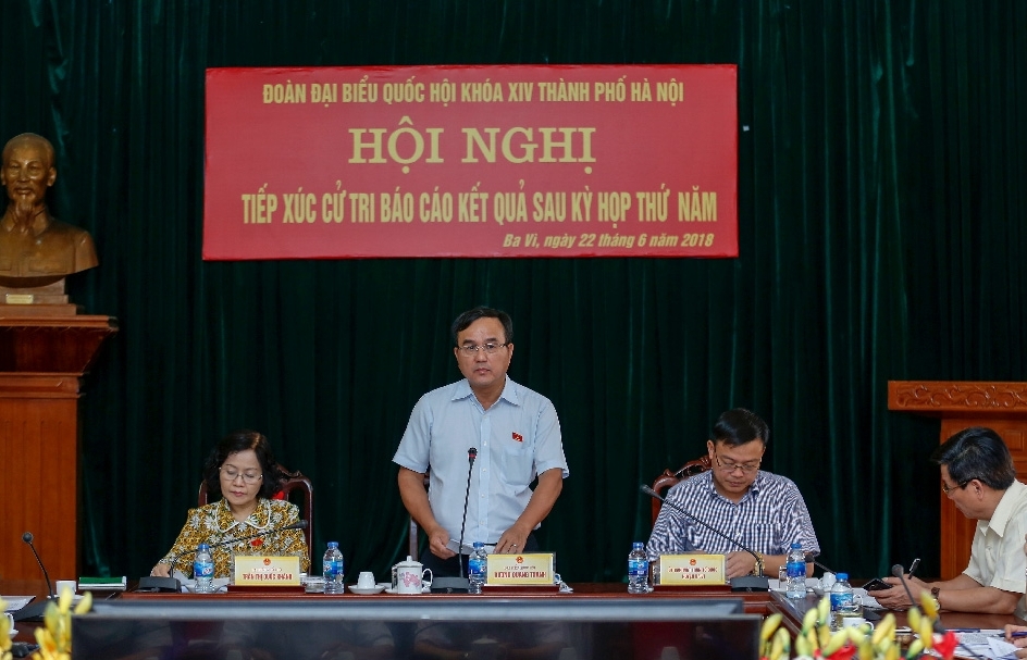 doan dai bieu quoc hoi khoa xiv thanh pho ha noi tiep xuc cu tri sau ky hop thu v
