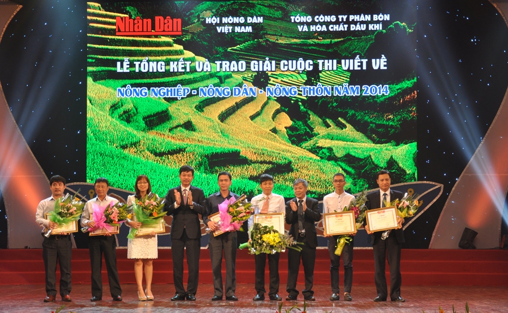 Trao giải Cuộc thi viết về Nông nghiệp – nông dân – nông thôn năm 2014 Trao giải Cuộc thi viết về Nông nghiệp – nông dân – nông thôn năm 2014