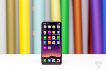 oppo trinh lang smartphone co thiet ke camera truocsau cuc doc dao