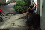 Hai mẹ con bị đánh và cướp xe máy ngay trước cửa nhà