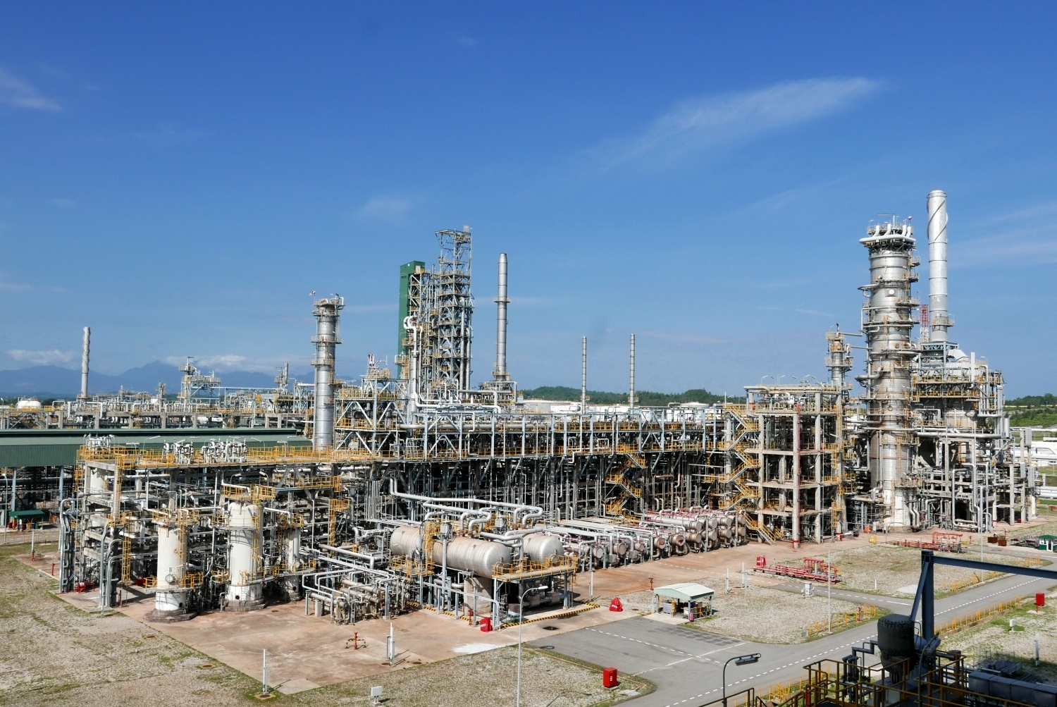 Nhà máy lọc dầu Dung Quốc tiếp tục vận hành an toàn, ổn định, với công suất cao, cung cấp khoảng hơn 30% nhu cầu xăng dầu trong nước, giúp đảm bảo an ninh năng lượng quốc gia
