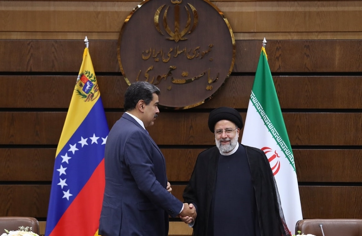 Iran giao thêm một tàu chở dầu cho Venezuela