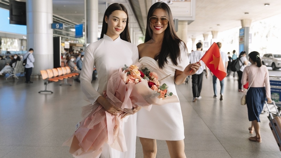 Hoa hậu Hoàn vũ Thái Lan 2020 duyên dáng trong tà áo dài Việt Nam