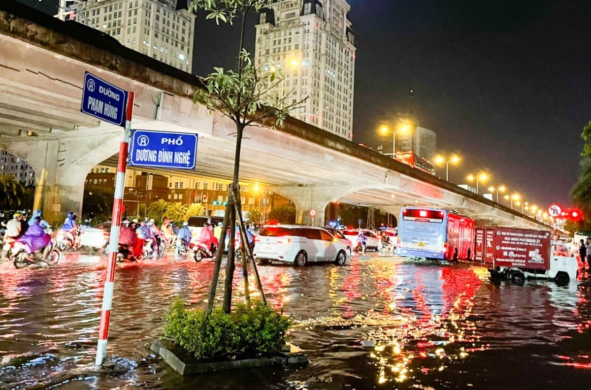 Hà Nội: Các tuyến phố nguy cơ ngập sâu nếu mưa lớn Hà Nội: Các tuyến phố nguy cơ ngập sâu nếu mưa lớn