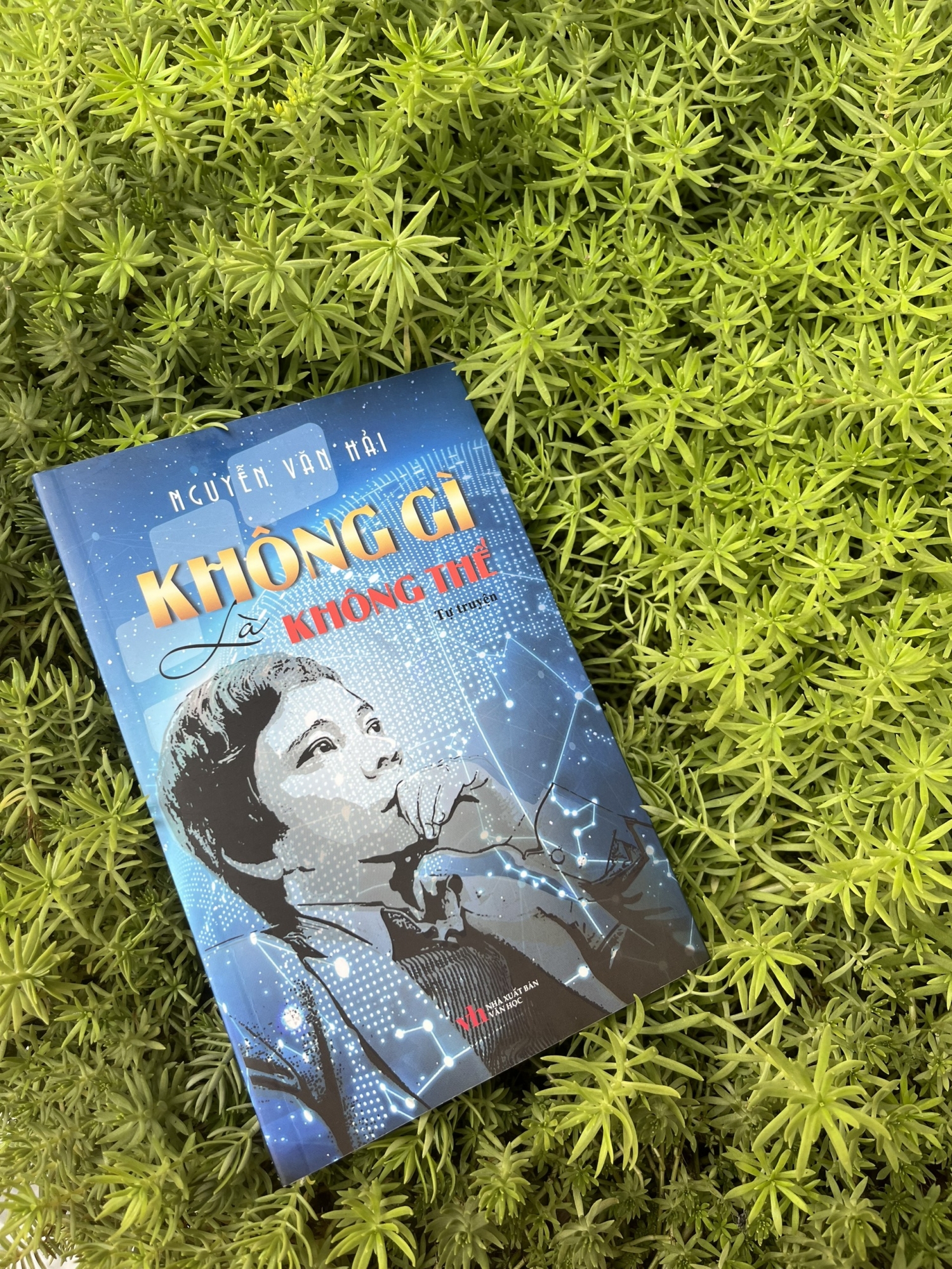 “Không gì là không thể” được phát hành bởi Nhà xuất bản Văn học. “Không gì là không thể” được phát hành bởi Nhà xuất bản Văn học.