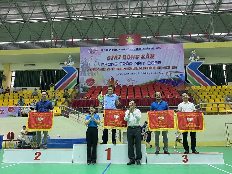 Than Cọc Sáu 10 năm liên tiếp đoạt cúp Giải Bóng bàn phong trào TKV Than Cọc Sáu 10 năm liên tiếp đoạt cúp Giải Bóng bàn phong trào TKV