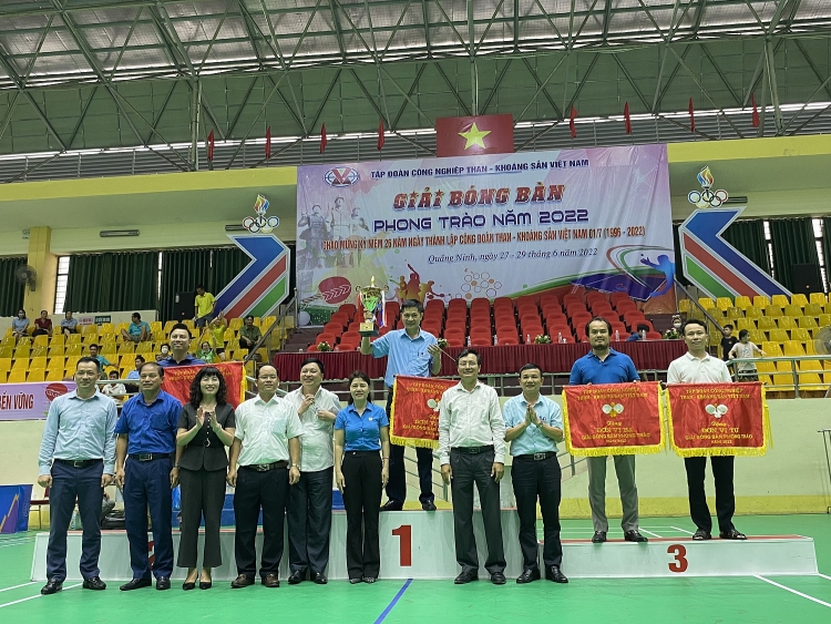 Than Cọc Sáu 10 năm liên tiếp đoạt cúp Giải Bóng bàn phong trào TKV Than Cọc Sáu 10 năm liên tiếp đoạt cúp Giải Bóng bàn phong trào TKV