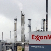 ExxonMobil "kiếm được nhiều tiền hơn cả Chúa"!