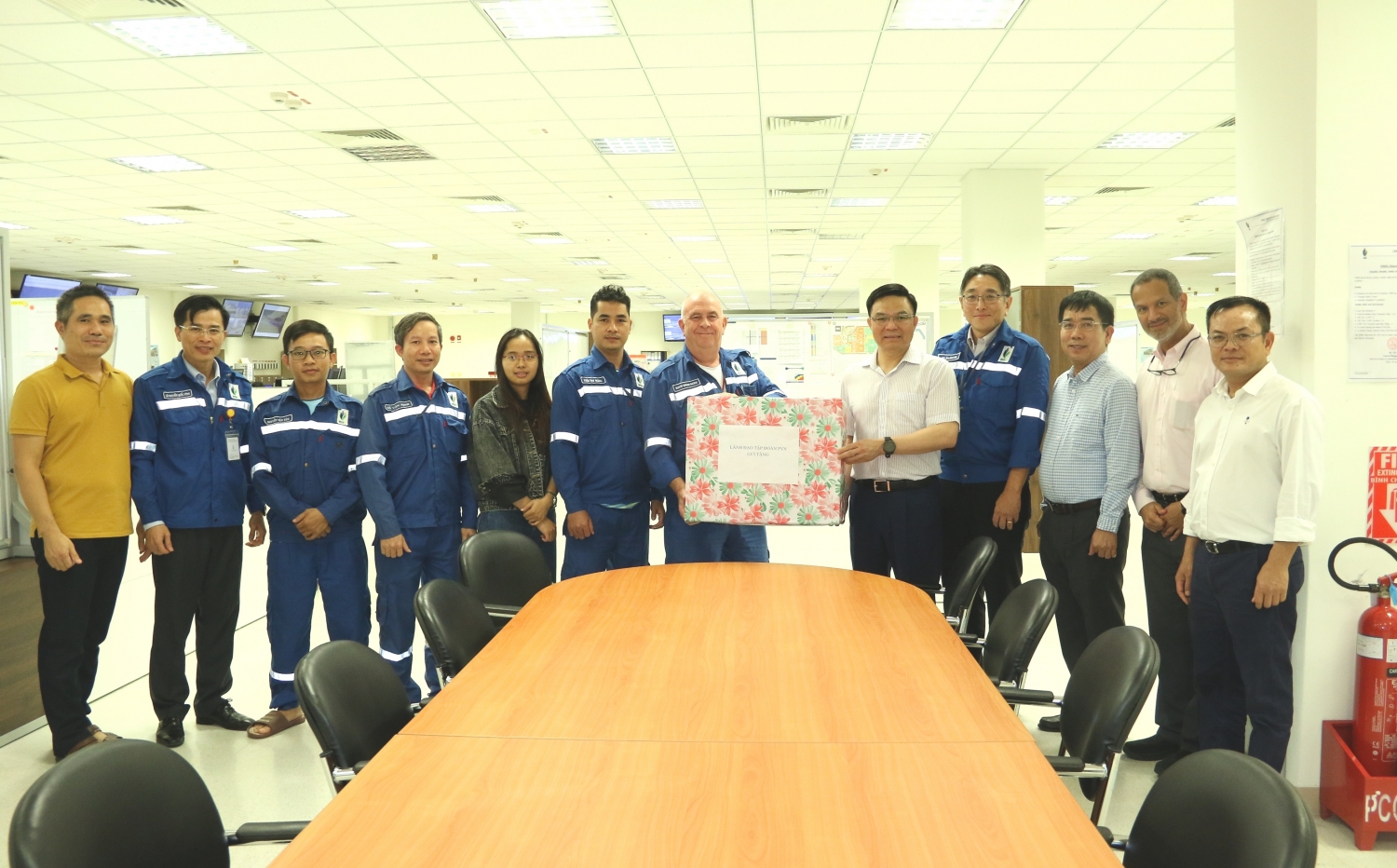 Tổng Giám đốc Petrovietnam Lê Mạnh Hùng kiểm tra tình hình hoạt động của Nhà máy Lọc hóa dầu Nghi Sơn