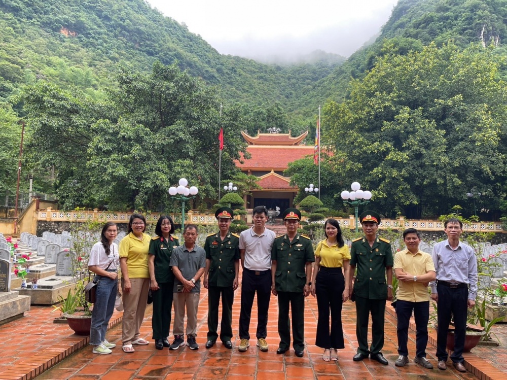PETROCONs: Hành trình tưởng niệm các anh hùng liệt sĩ Trung đoàn 52 Tây Tiến anh hùng PETROCONs: Hành trình tưởng niệm các anh hùng liệt sĩ Trung đoàn 52 Tây Tiến anh hùng