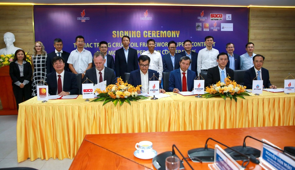 BSR, PVEP, PVOIL và các chủ dầu ký hợp đồng khung giai đoạn 2024-2026 mua bán dầu mỏ Tê Giác Trắng cung cấp cho NMLD Dung Quất. BSR, PVEP, PVOIL và các chủ dầu ký hợp đồng khung giai đoạn 2024-2026 mua bán dầu mỏ Tê Giác Trắng cung cấp cho NMLD Dung Quất.
