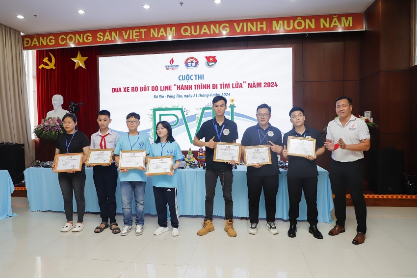 Sôi nổi cuộc thi Robot dò line với chủ đề “Hành trình đi tìm lửa” năm 2024 Sôi nổi cuộc thi Robot dò line với chủ đề “Hành trình đi tìm lửa” năm 2024