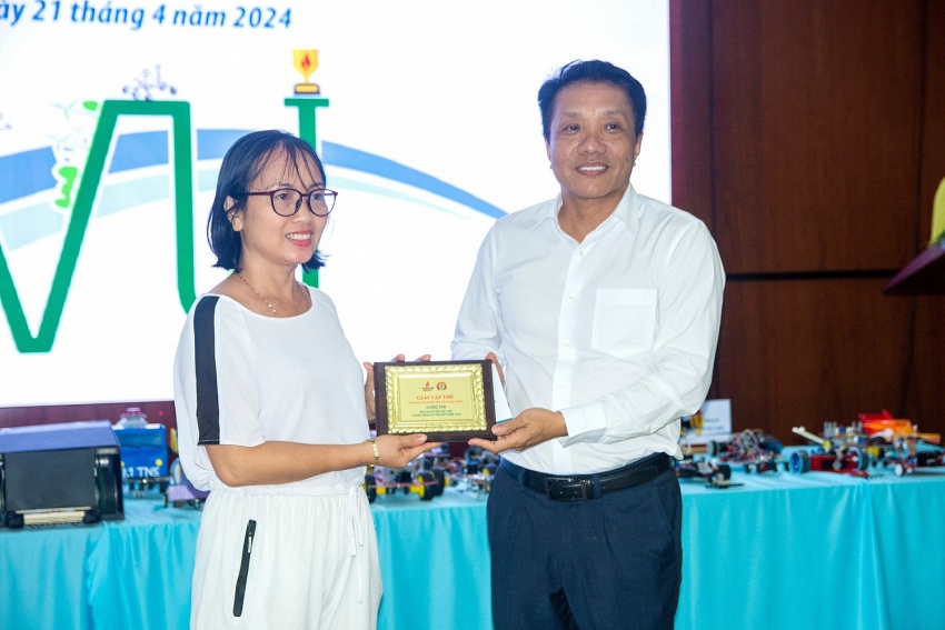 Sôi nổi cuộc thi Robot dò line với chủ đề “Hành trình đi tìm lửa” năm 2024 Sôi nổi cuộc thi Robot dò line với chủ đề “Hành trình đi tìm lửa” năm 2024