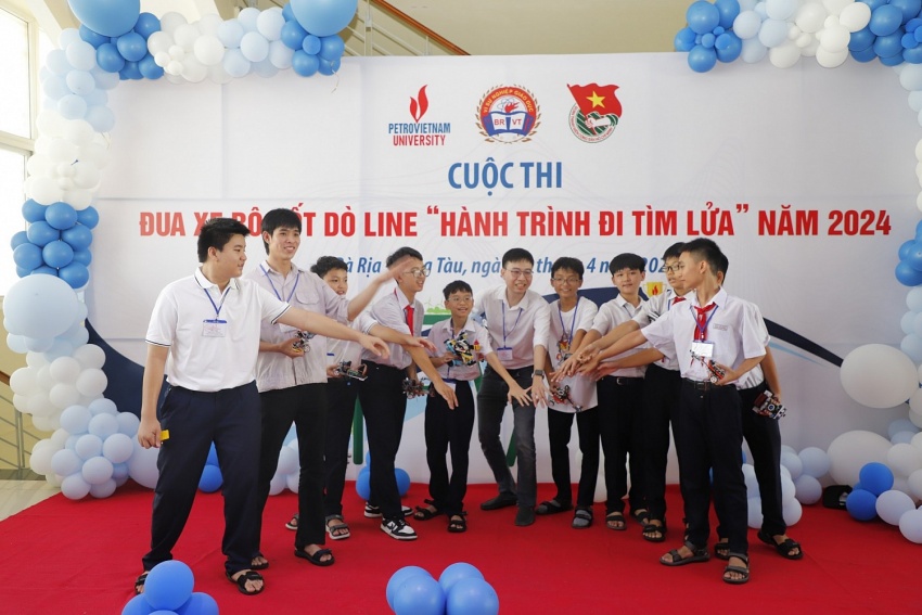 Sôi nổi cuộc thi Robot dò line với chủ đề “Hành trình đi tìm lửa” năm 2024 Sôi nổi cuộc thi Robot dò line với chủ đề “Hành trình đi tìm lửa” năm 2024