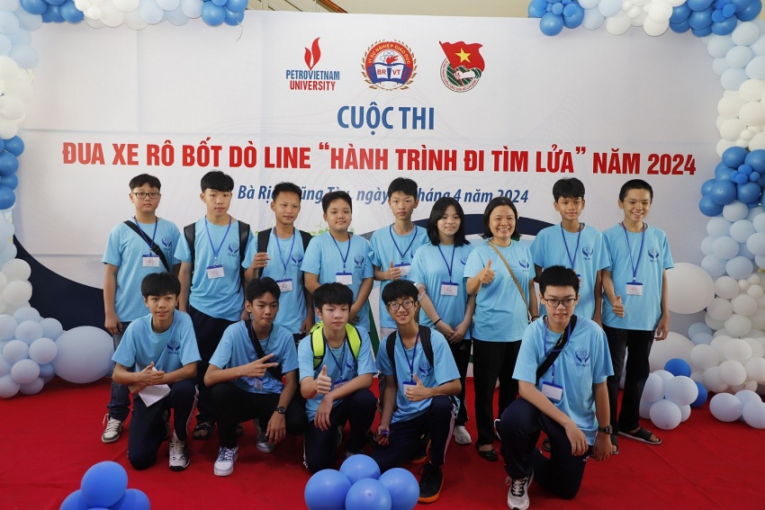 Sôi nổi cuộc thi Robot dò line với chủ đề “Hành trình đi tìm lửa” năm 2024 Sôi nổi cuộc thi Robot dò line với chủ đề “Hành trình đi tìm lửa” năm 2024