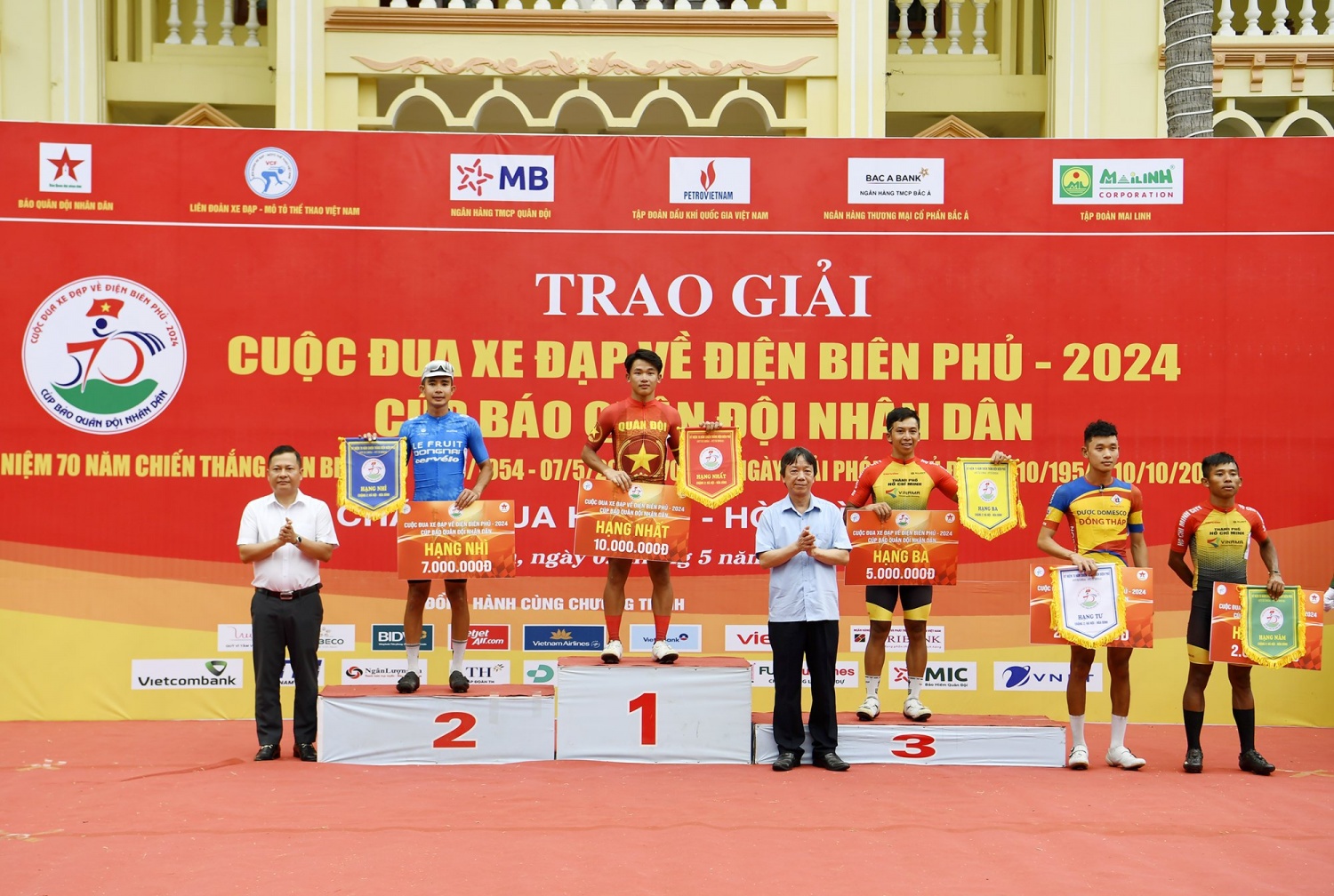 Tay đua Phạm Lê Xuân Lộc lập kỷ lục "vô tiền khoáng hậu" lịch sử đua xe đạp Việt Nam