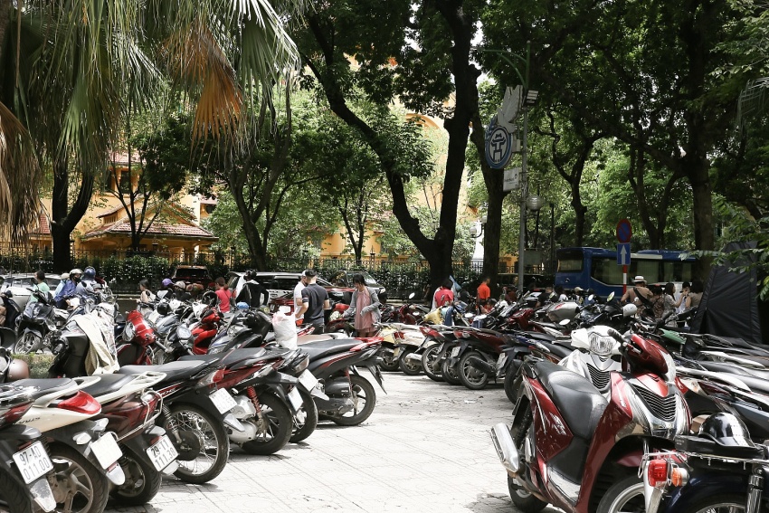 Kiếm tiền triệu nhờ trend chụp ảnh "Nàng thơ" trên phố Phan Đình Phùng