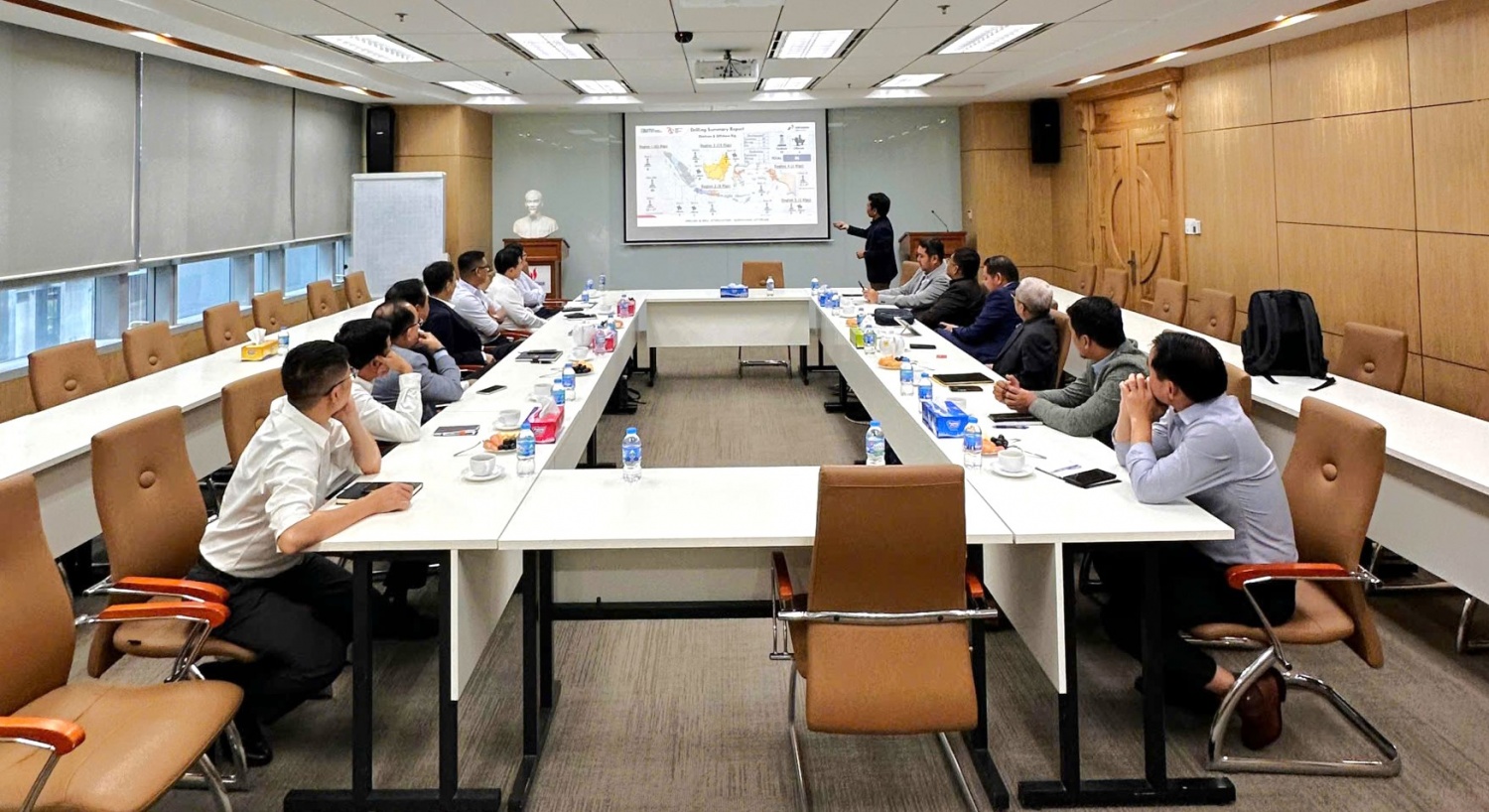 Quang cảnh cuộc họp giữa Pertamina, PV Drilling và Jimmulya tại TP.HCM ngày 11/11/2024