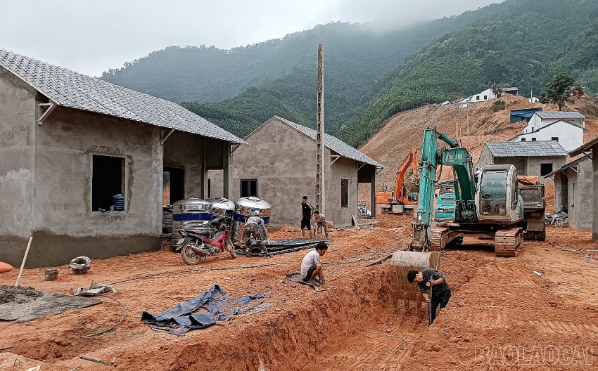 Thi công “3 ca, 4 kíp” khu tái định cư Kho Vàng