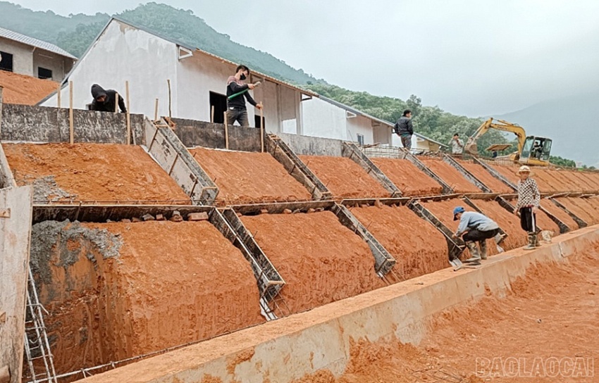 Thi công “3 ca, 4 kíp” khu tái định cư Kho Vàng Thi công “3 ca, 4 kíp” khu tái định cư Kho Vàng